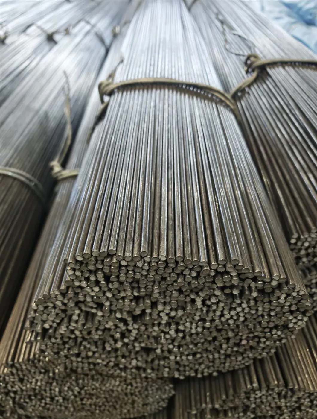 Cold drawn round steel bar for machining